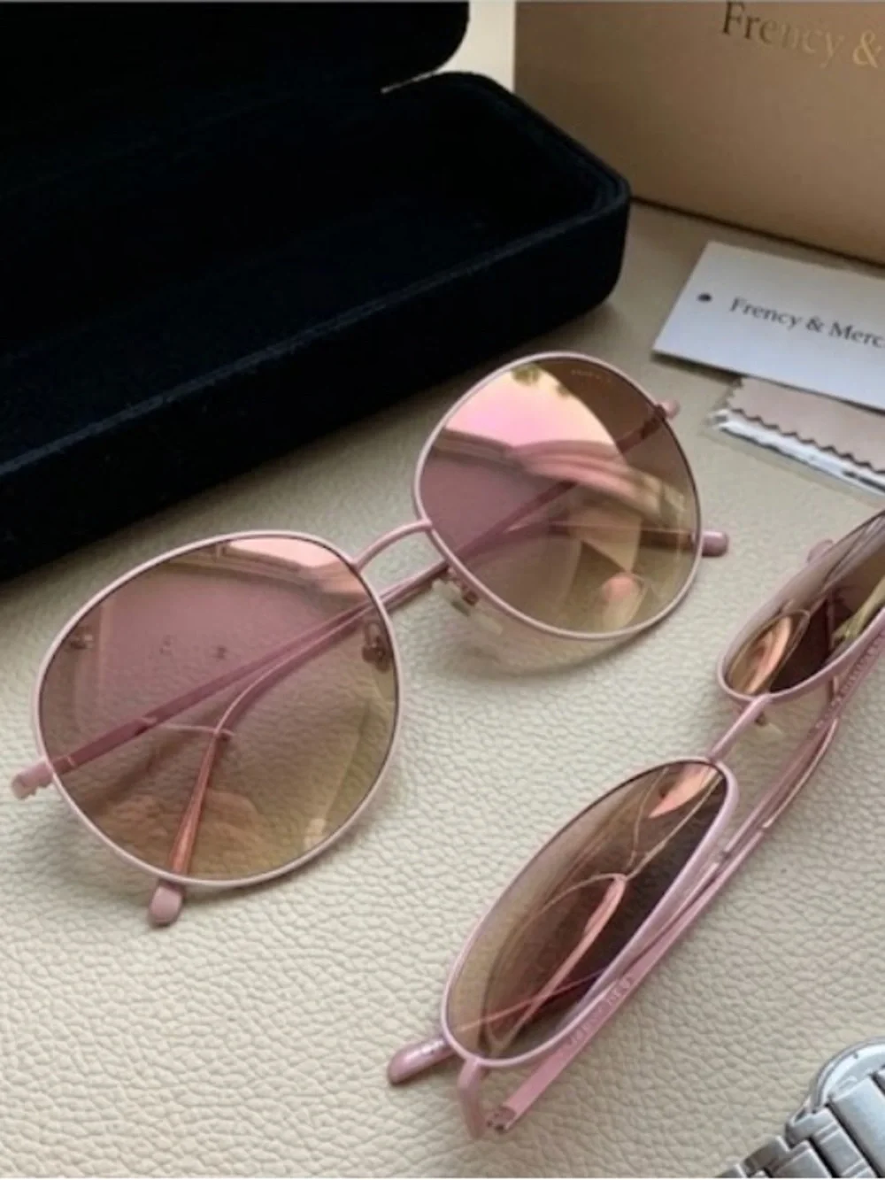 Women’s Pink Round Sunglasses - Fashionable Gradient Lenses
